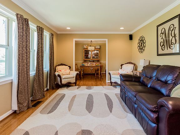 5th image of 1101 Mountain Oaks Dr