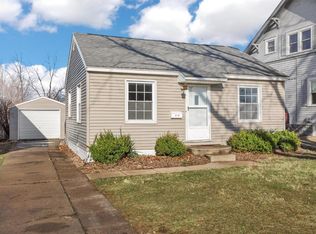 316 35th St NE, Cedar Rapids, IA 52402