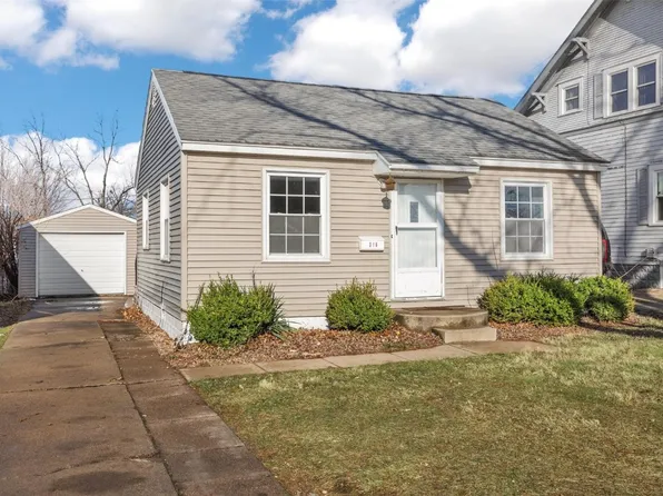 316 35th St NE, Cedar Rapids, IA 52402