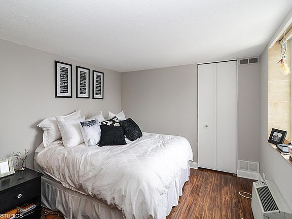 5th image of 1339 N Dearborn St APT 14A