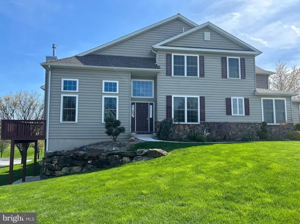 201 Ridgeview Dr, Morgantown, PA 19543