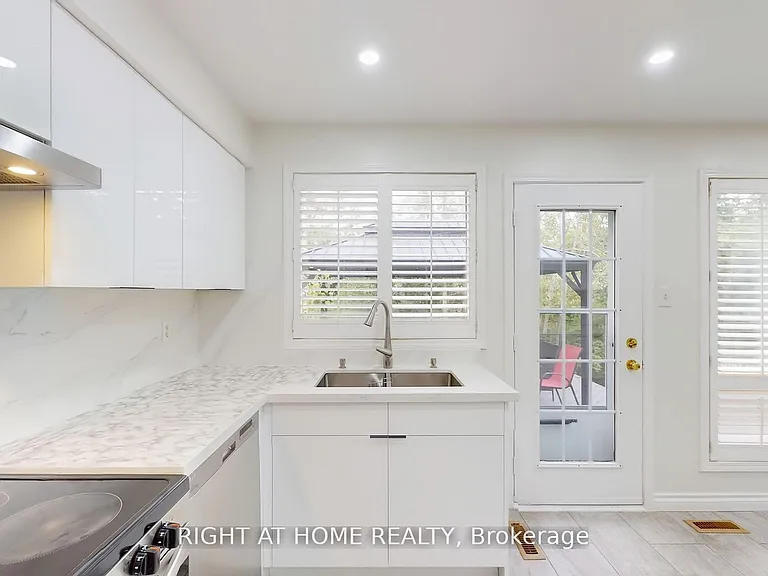 5160 Ravine Cres — Photo 27