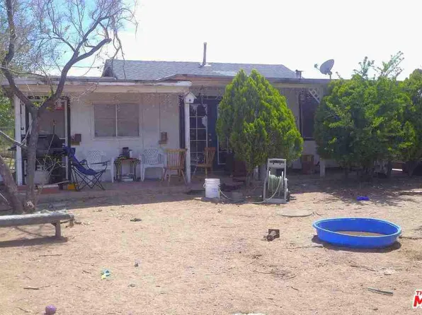 8777 Hollister Rd, Phelan, CA 92371