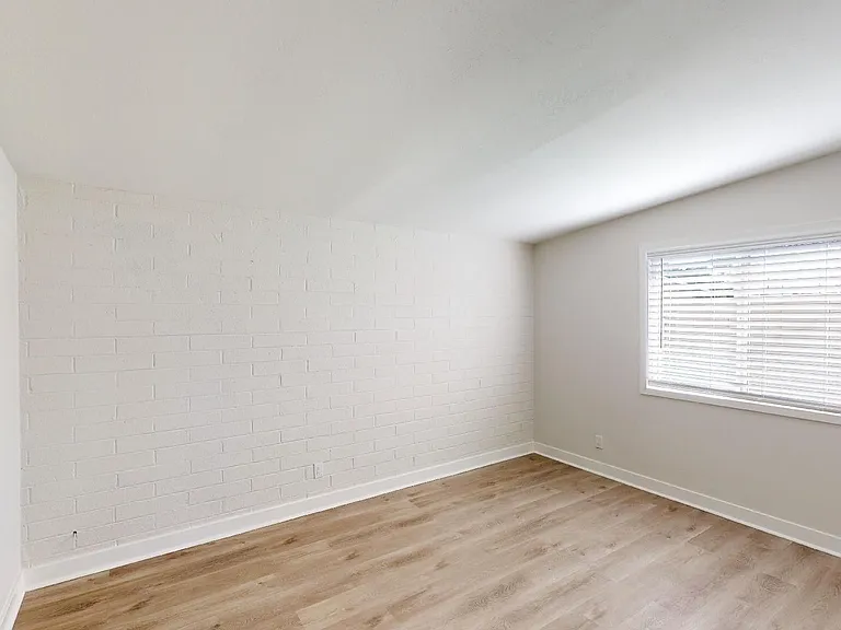 1011 E Amelia Ave — Photo 10