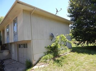 1305 E 20th St, Oak Grove, MO 64075