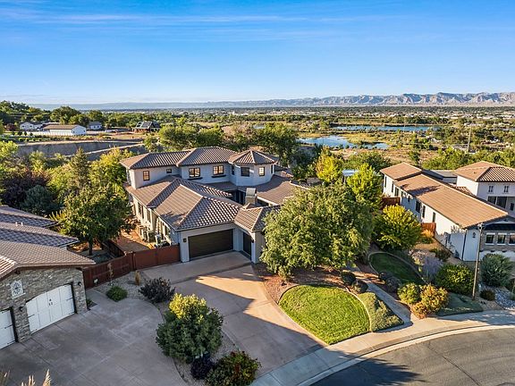 4th image of 440 High Pointe Cir