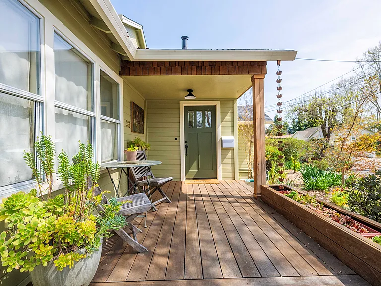 366 Patten St — Photo 2