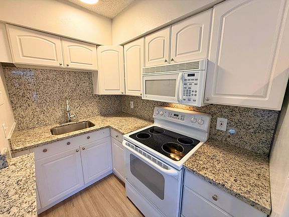 5th image of 631 NE 10th Ave APT 4