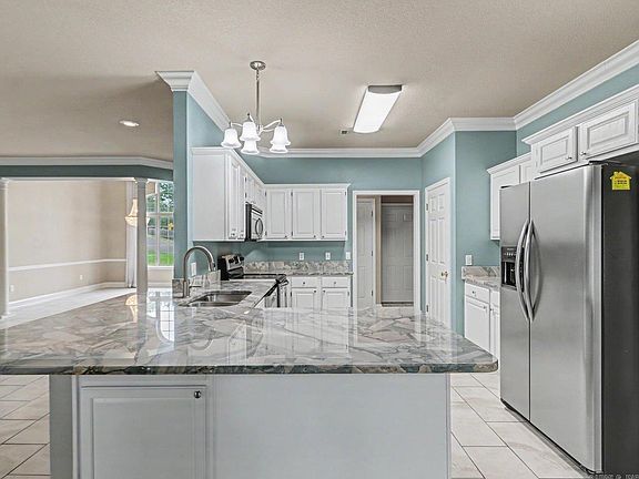 4th image of 110 Shady Woods Ct