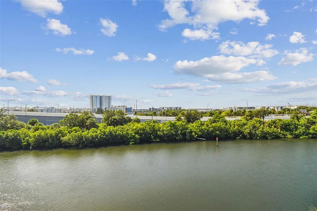 1 bed, 1.0 bath, 654 sqft, $2,300 — Photo 1