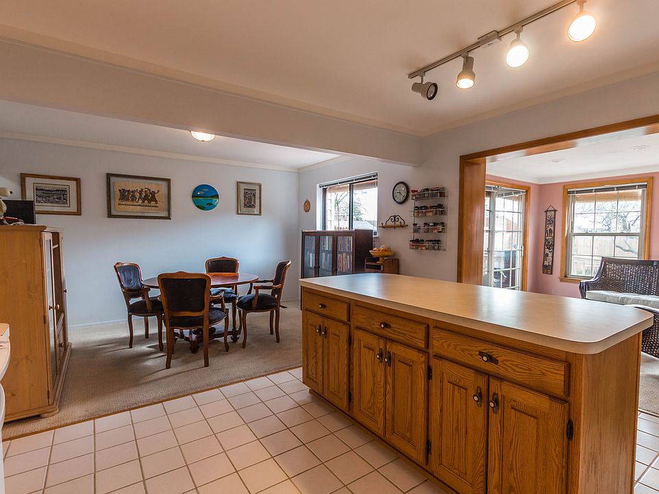 2nd image of 25734 Virginia Dr