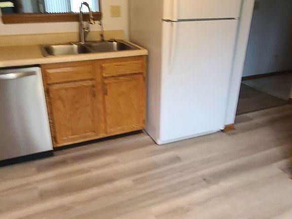 5th image of 3516 Thornhill Cir E