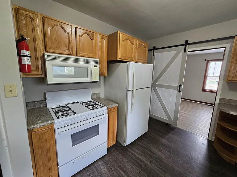 1812 Logan Ave — Photo 2