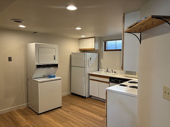 3rd image of 1141 Cleveland St #B