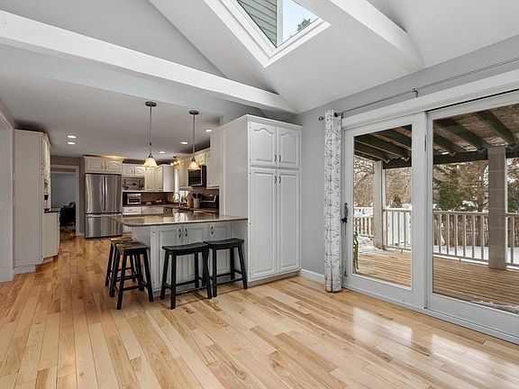 5th image of 90 Tuttle Rd