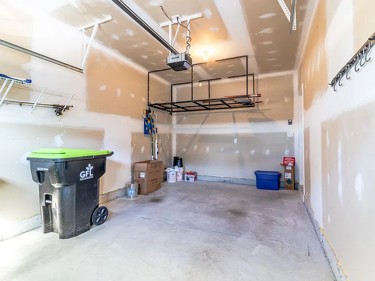 35059 Dundee St — Photo 29