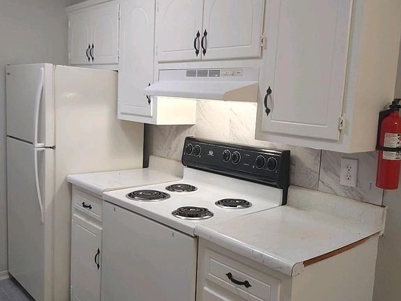 3rd image of 220 SW 34th St #11301063