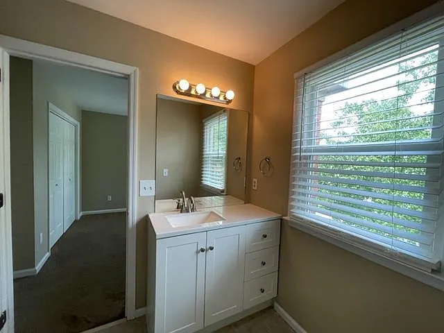 825 Shadowlawn Ct — Photo 4