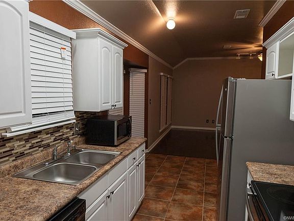 3rd image of 8223 Green Leaf Ln