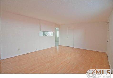 4th image of 5891 Altamont Dr