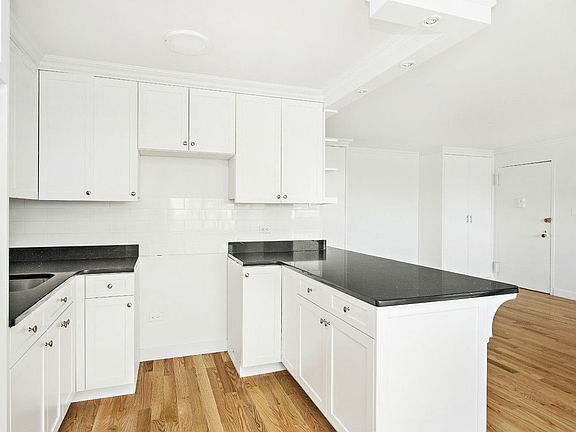 3rd image of 333 Pearl St APT 20A
