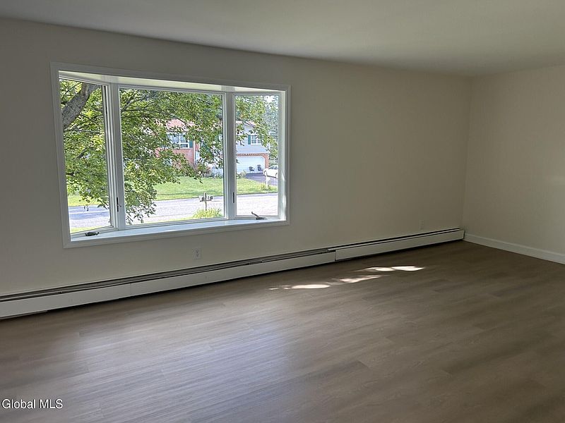 4th image of 27 Delafield Drive