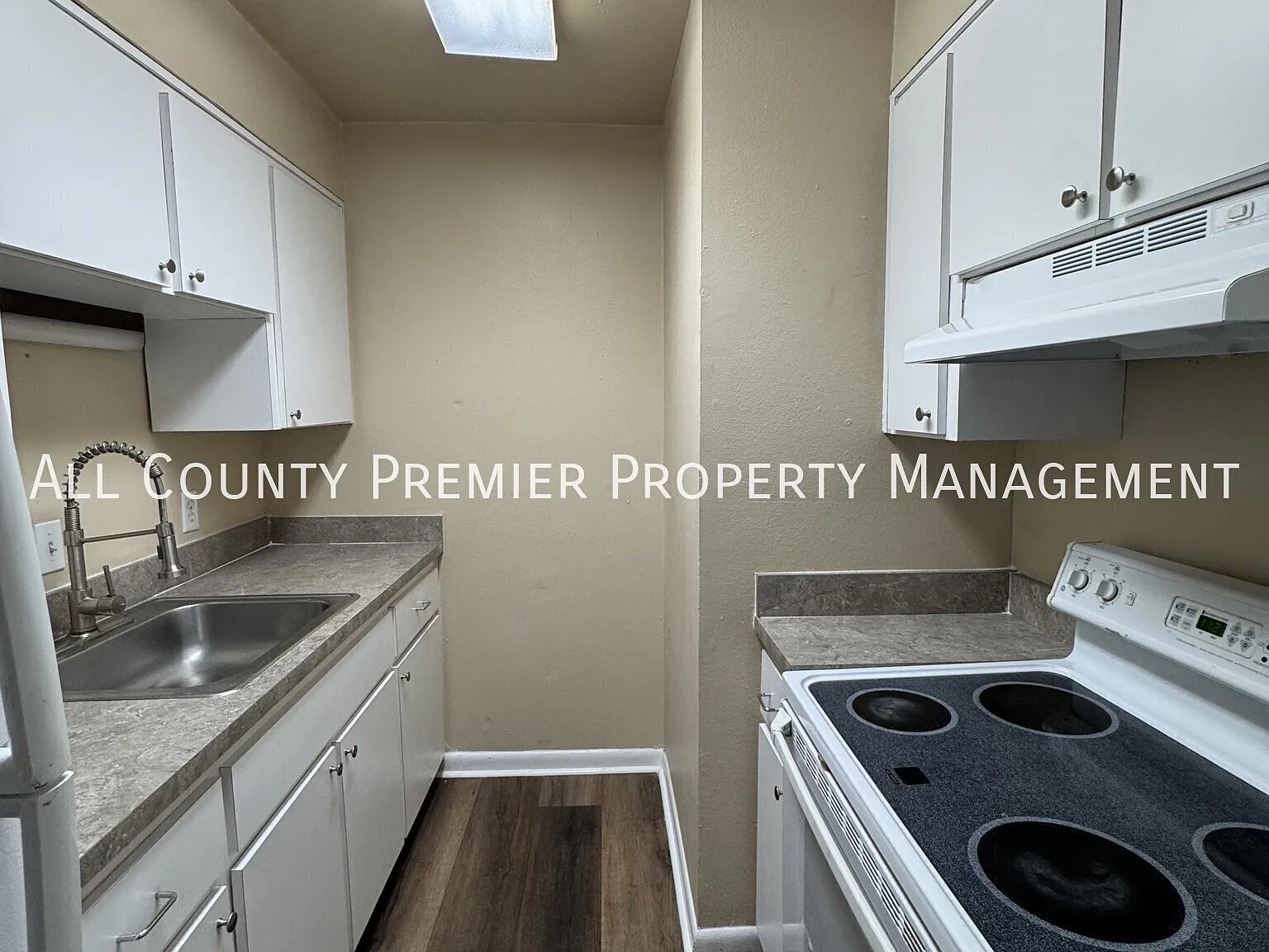 Nice 2 Bedroom 2 Bath Apartment! Apply Today! — Photo 3