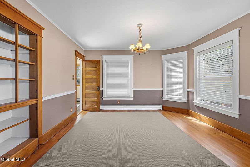 5th image of 418 Plymouth Avenue