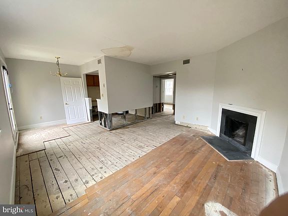 3rd image of 1205 N Pitt St APT 2C