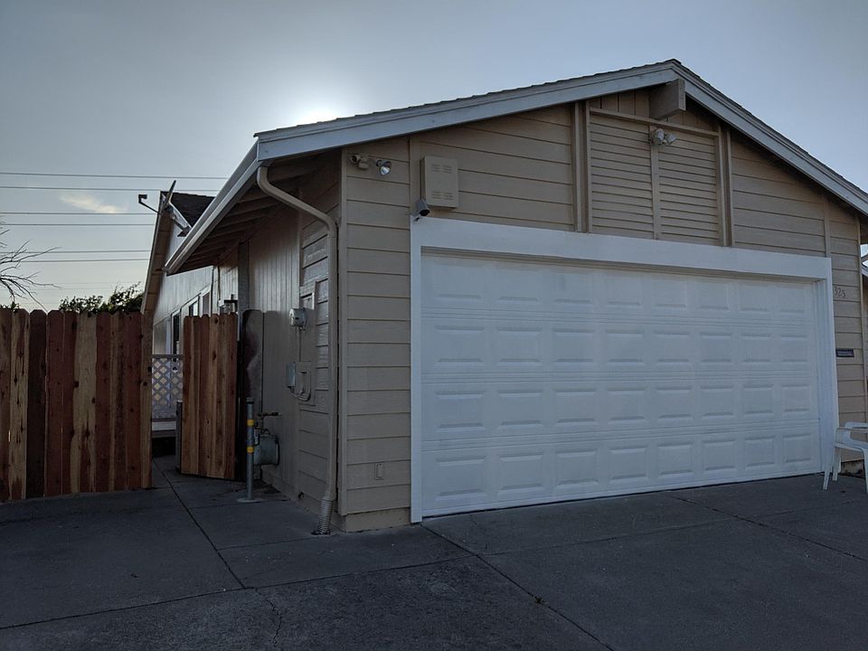 1st image of 325 Clydesdale Dr