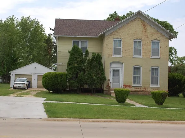 406 E Main St, Wyoming, IA 52362