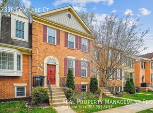 12338 Fox Lake Ct, Fairfax, VA 22033