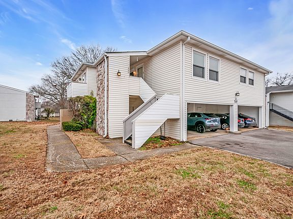 2nd image of 810 Bellevue Rd APT 242