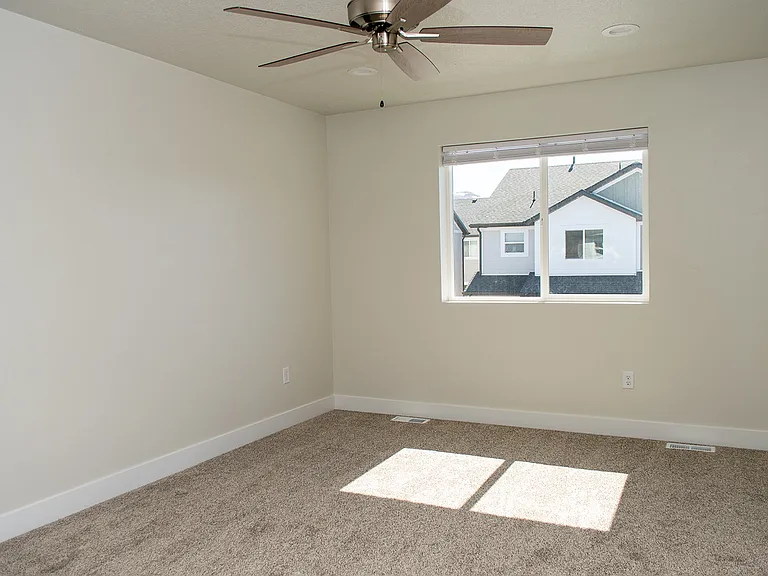 382 N 100 W #1 — Photo 19