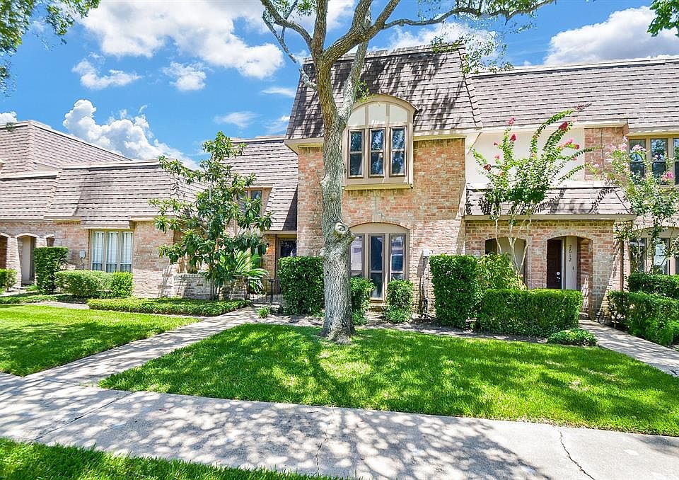1st image of 2610 Princess Ln