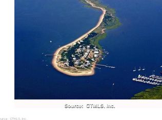 22 Central Ave, Clinton, CT 06413