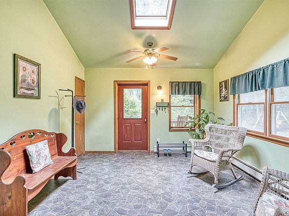 4th image of 36 Chestnut St