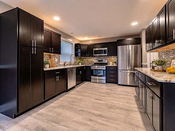 5th image of 2115 121st St