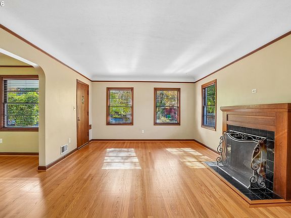 5th image of 725 N Farragut St