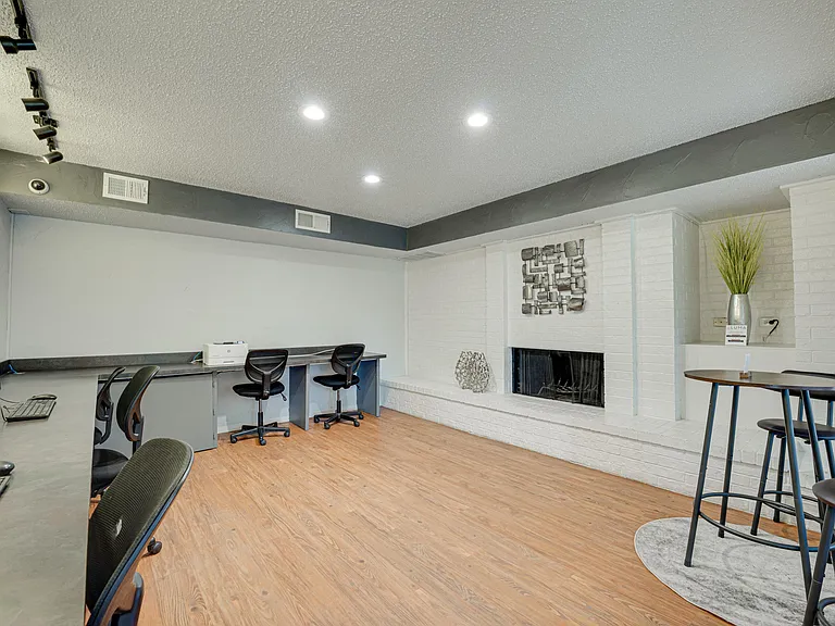 Indian Creek Apartments — Photo 21