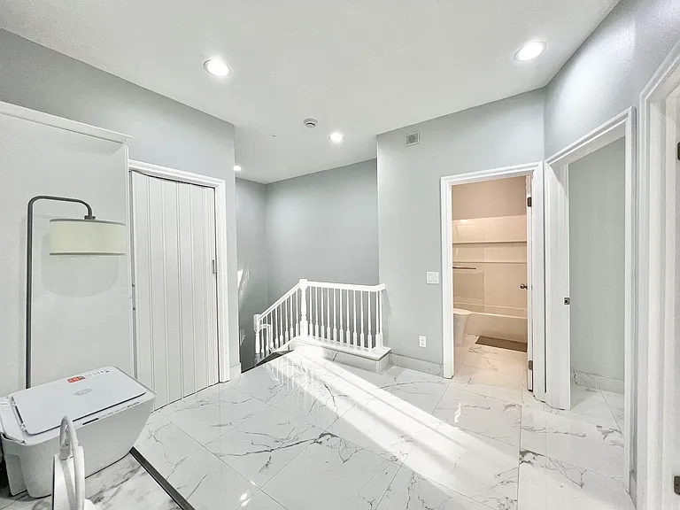 29 Olivewood — Photo 12