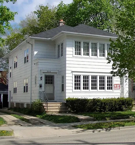 2008-2010 University Ave Photo 1