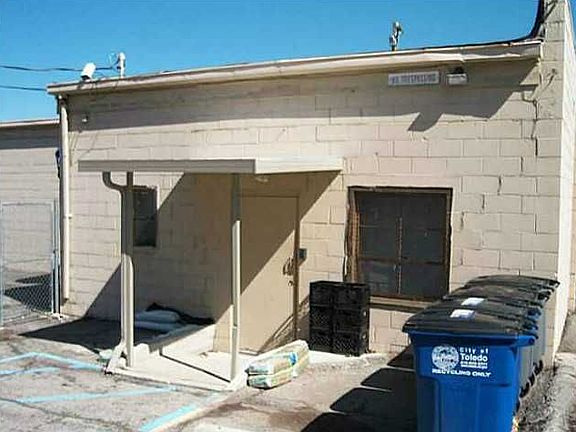 2nd image of 3533 Monroe St