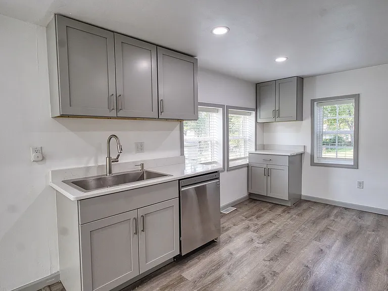 3494 Ludlow Ave — Photo 11