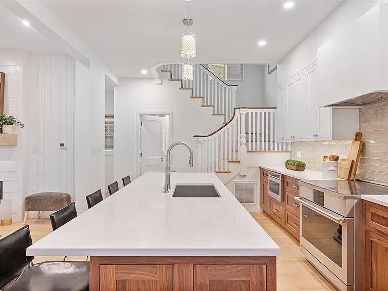 65 Francis St #A — Photo 3