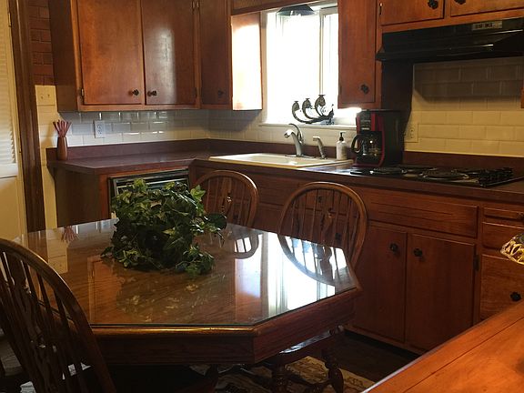 Beautiful & Inviting Kitchen