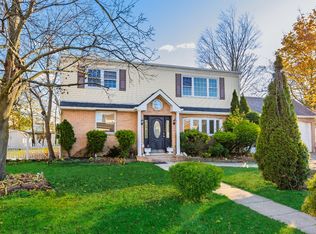 1565 10th St, West Babylon, NY 11704