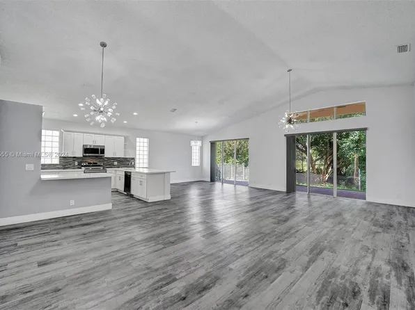 1576 SW 151st Ave, Pembroke Pines, FL 33027