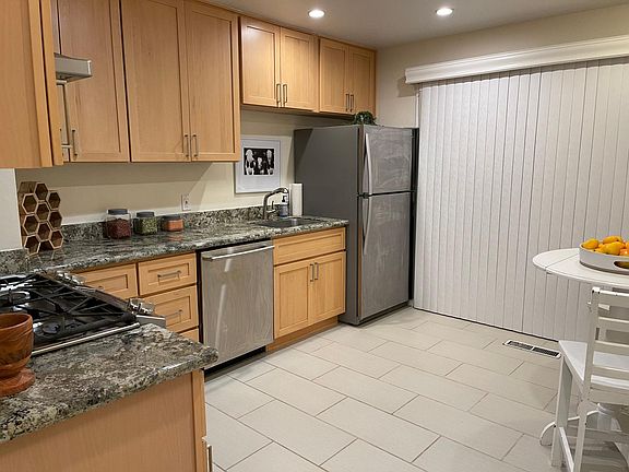 3rd image of 131 Ascot Ct APT 2