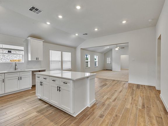 2nd image of 3206 Emerald Hills Dr